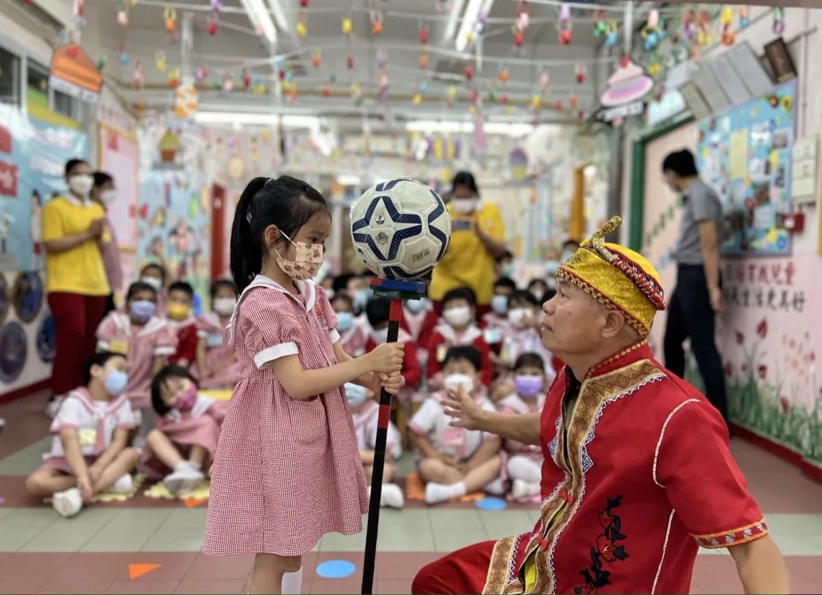 中式雜技演出照 5